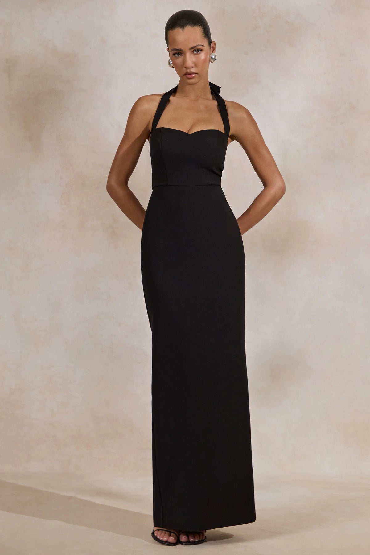 Heloira | Black Sweetheart-Neck Maxi Dress